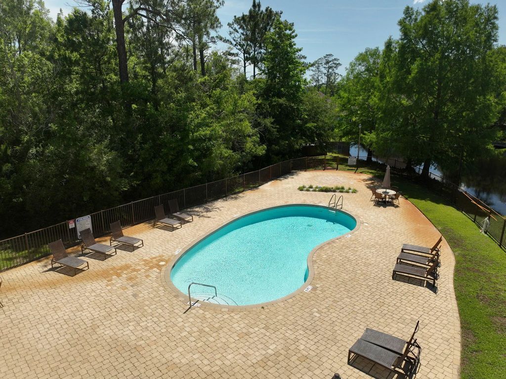 43 of 46 - 48 Oaktree Boulevard, Freeport, FL