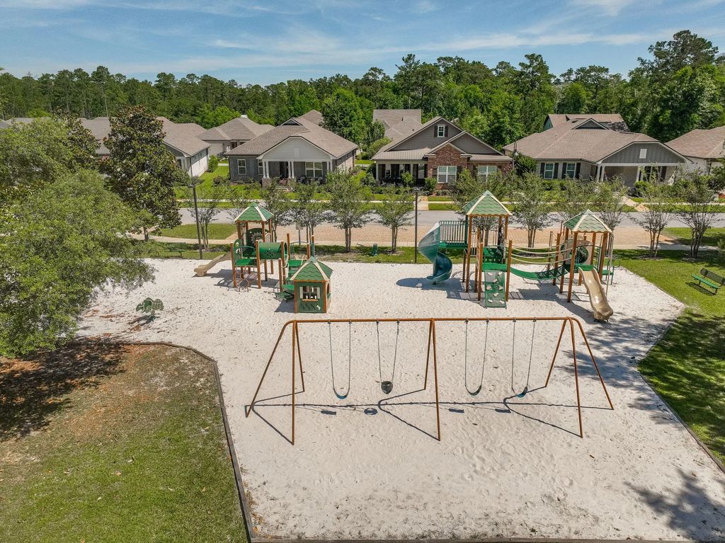44 of 46 - 48 Oaktree Boulevard, Freeport, FL