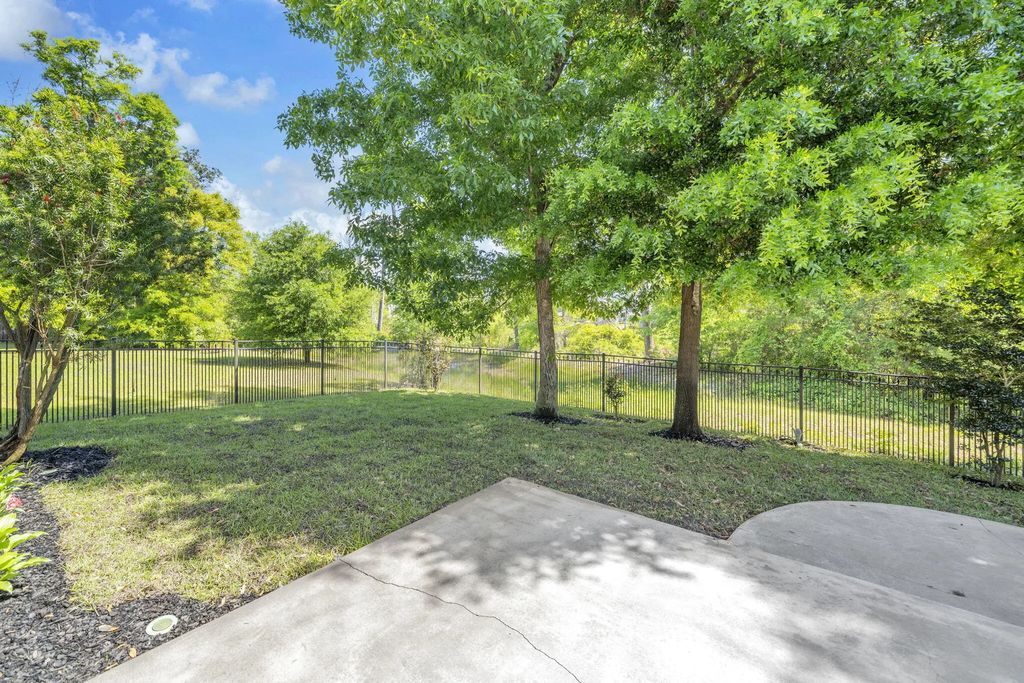 46 of 46 - 48 Oaktree Boulevard, Freeport, FL