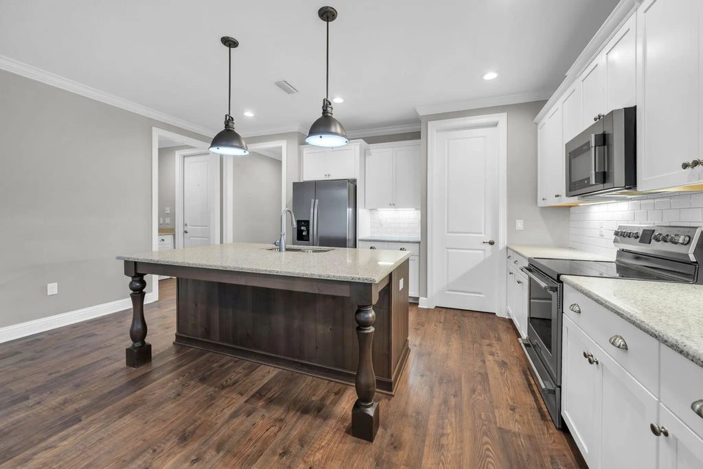 8 of 46 - 48 Oaktree Boulevard, Freeport, FL