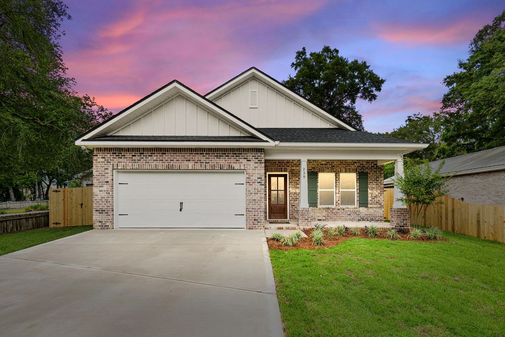 239 White Street, Niceville