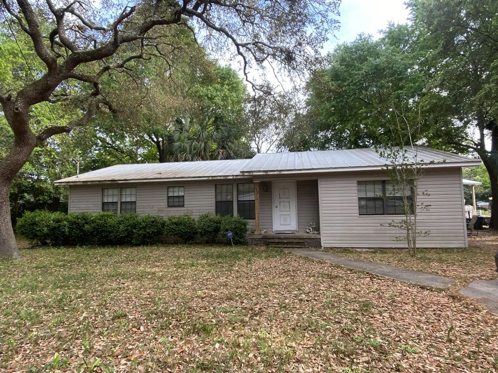 33 Circle Drive, Fort Walton Beach