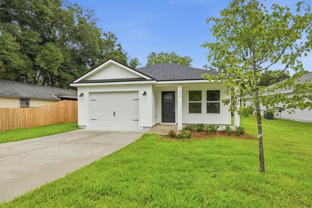 740 E Chestnut Avenue, Crestview