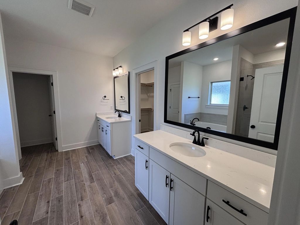 12 of 31 - 7 E Tweet Street, Freeport, FL