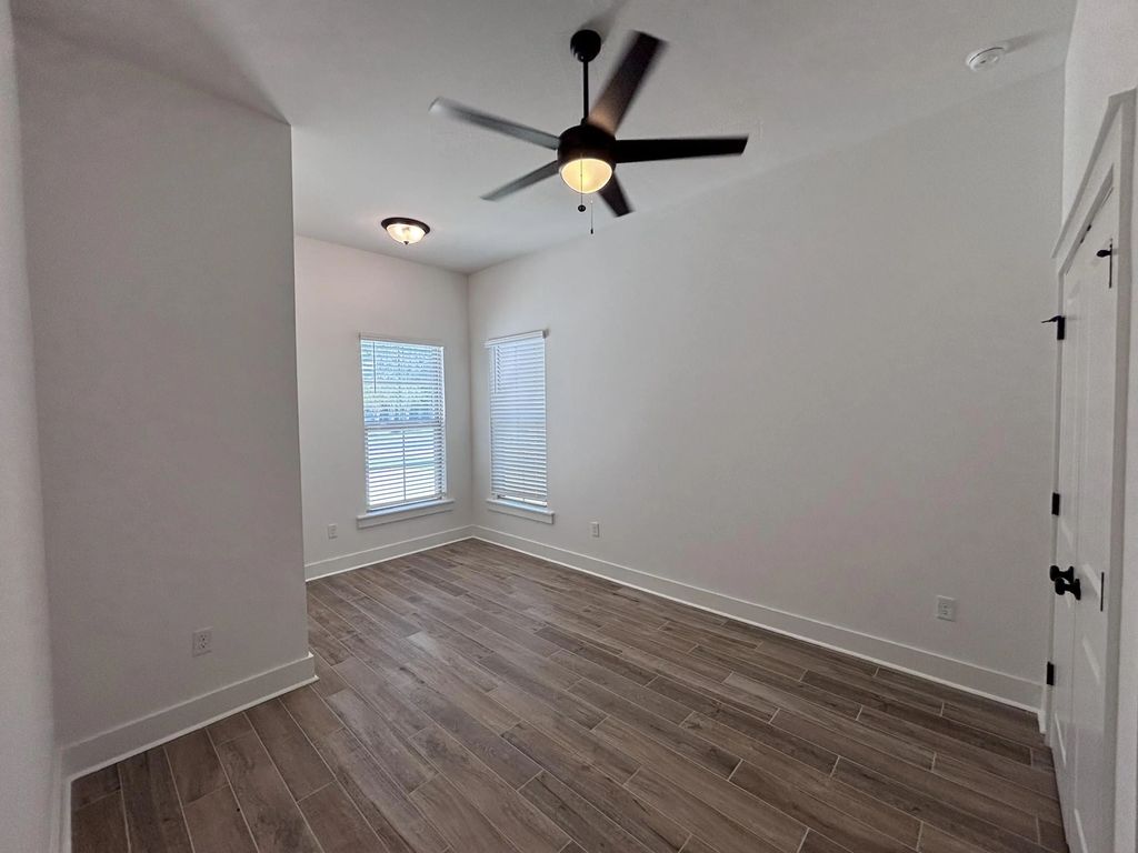 18 of 31 - 7 E Tweet Street, Freeport, FL