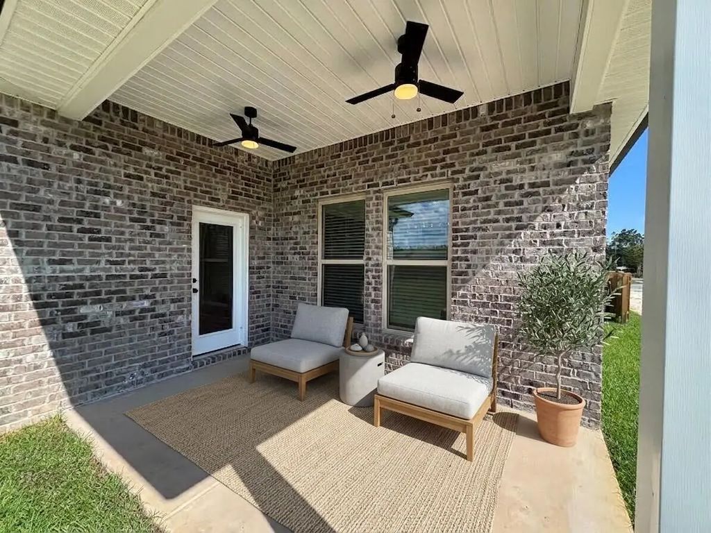 27 of 31 - 7 E Tweet Street, Freeport, FL