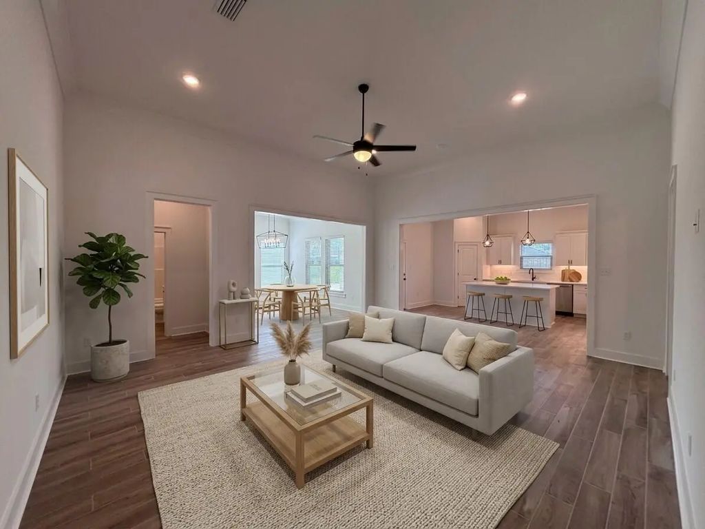 4 of 31 - 7 E Tweet Street, Freeport, FL