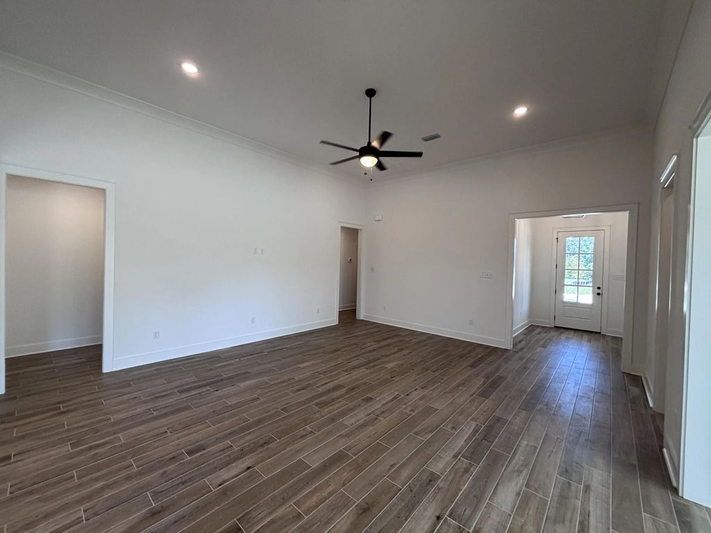 7 of 31 - 7 E Tweet Street, Freeport, FL