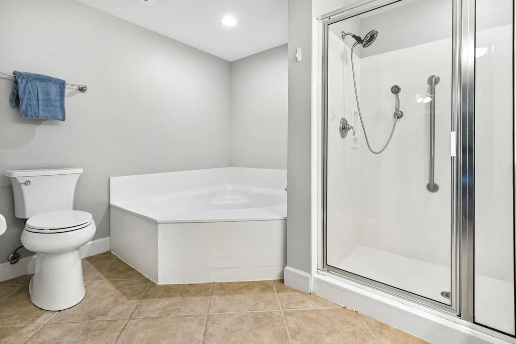 22 of 83 - 725 Gulf Shore Drive Unit 202b, Destin, FL