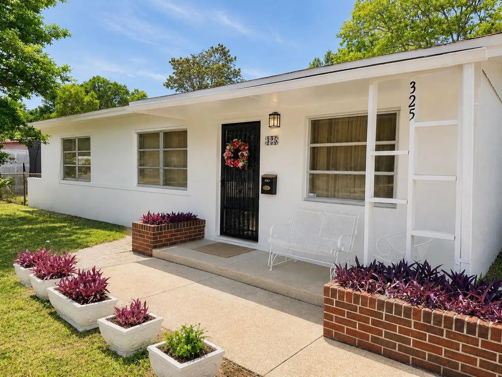 325 Avon Lane, Mary Esther