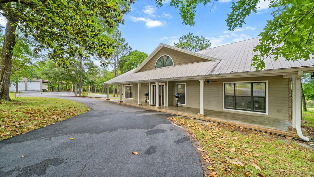 175 W T Hulion Road, Crestview