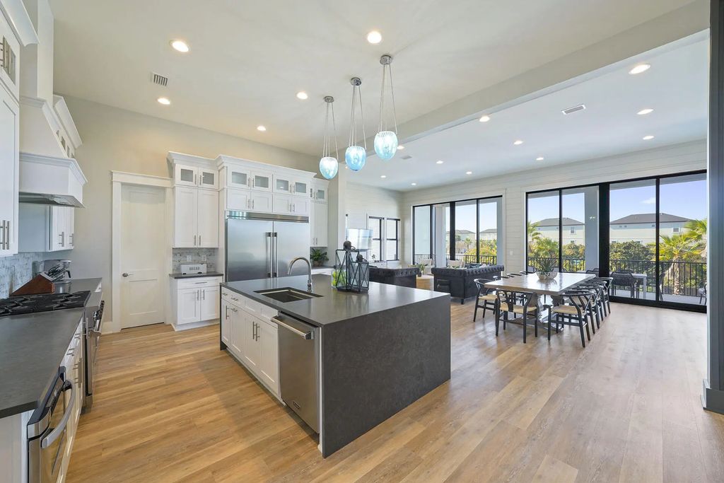 14 of 40 - 336 S Holiday Road, Destin, FL