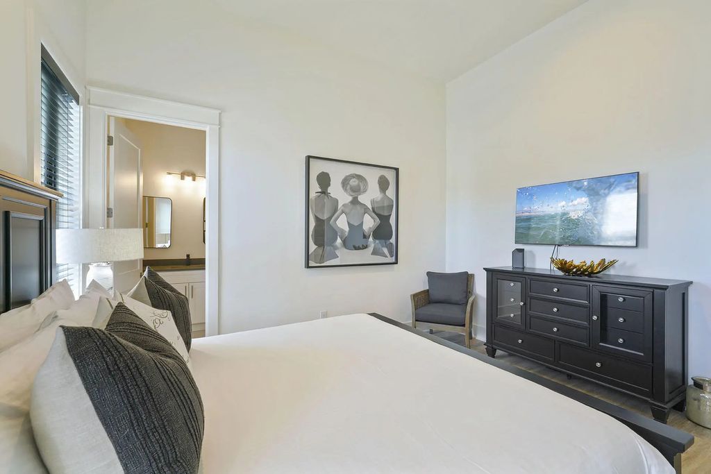 28 of 40 - 336 S Holiday Road, Destin, FL
