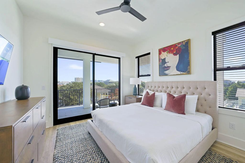 31 of 40 - 336 S Holiday Road, Destin, FL