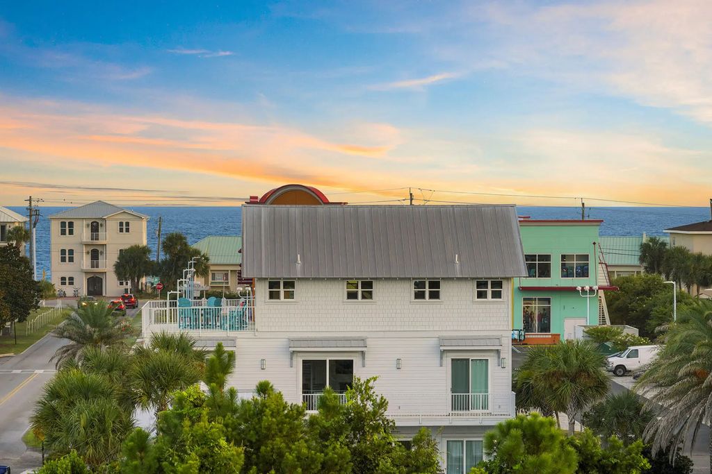 37 of 40 - 336 S Holiday Road, Destin, FL