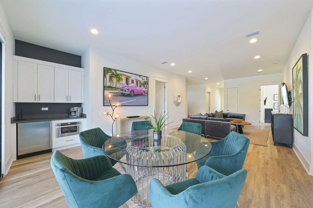 9 of 40 - 336 S Holiday Road, Destin, FL