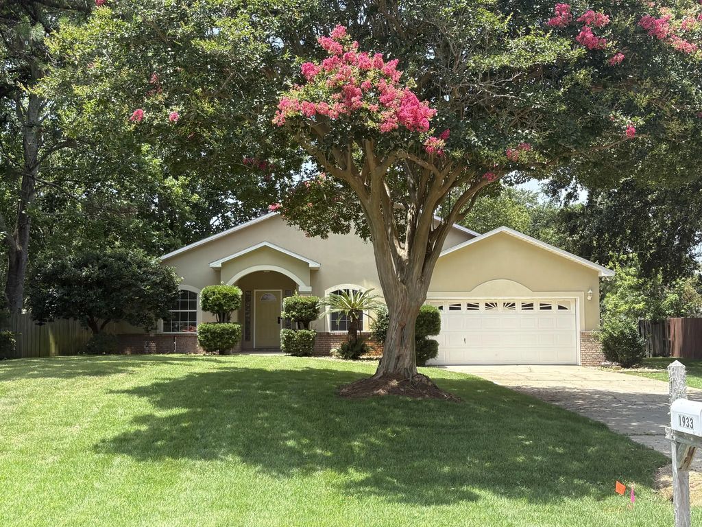 1933 Sparrow Lane, Navarre