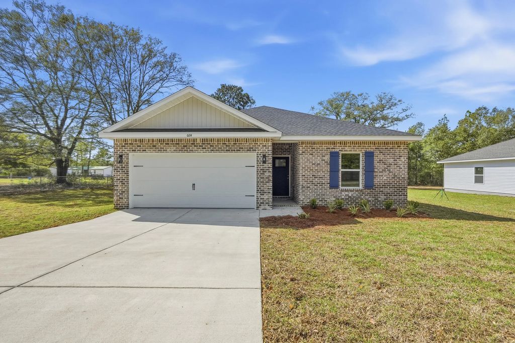 6138 Clover Street, Crestview