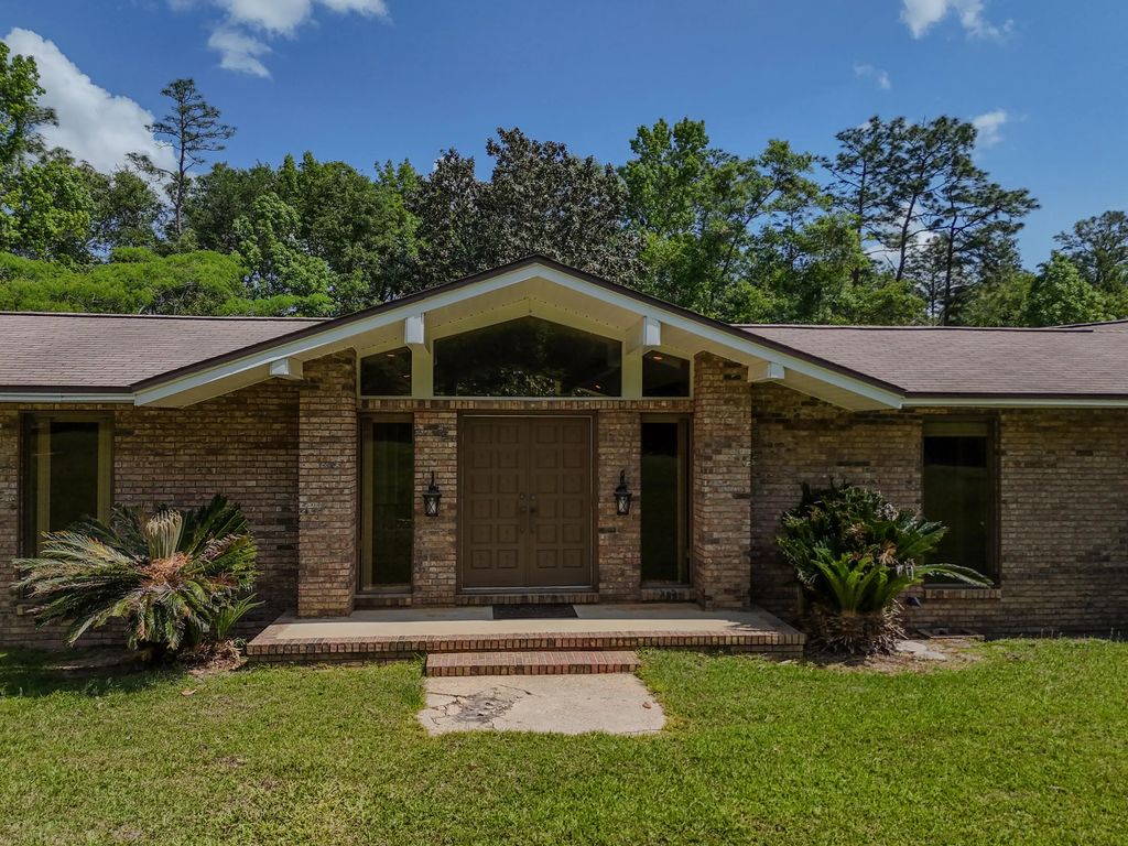 1186 Pine Forest Road, Chipley