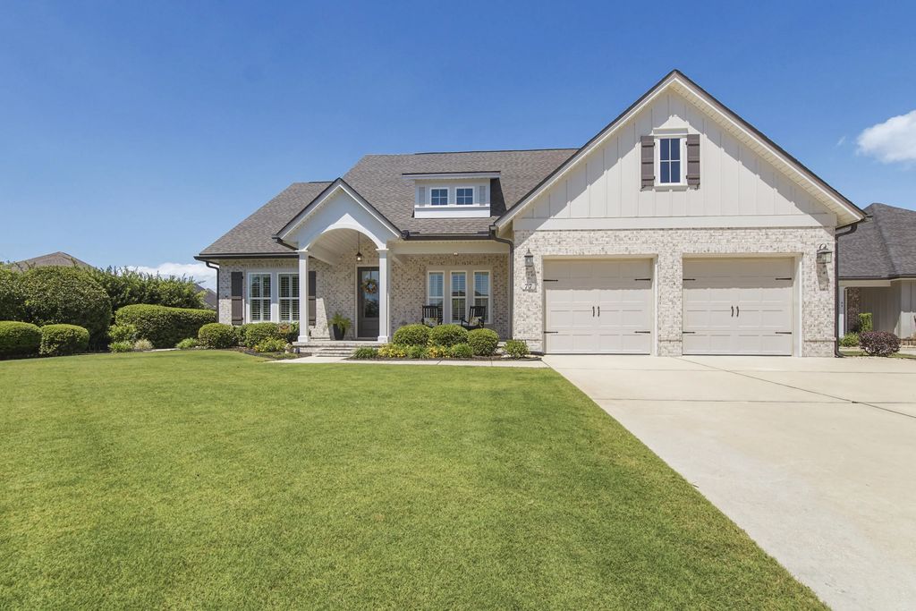 77 Meadow Lake Drive, Freeport