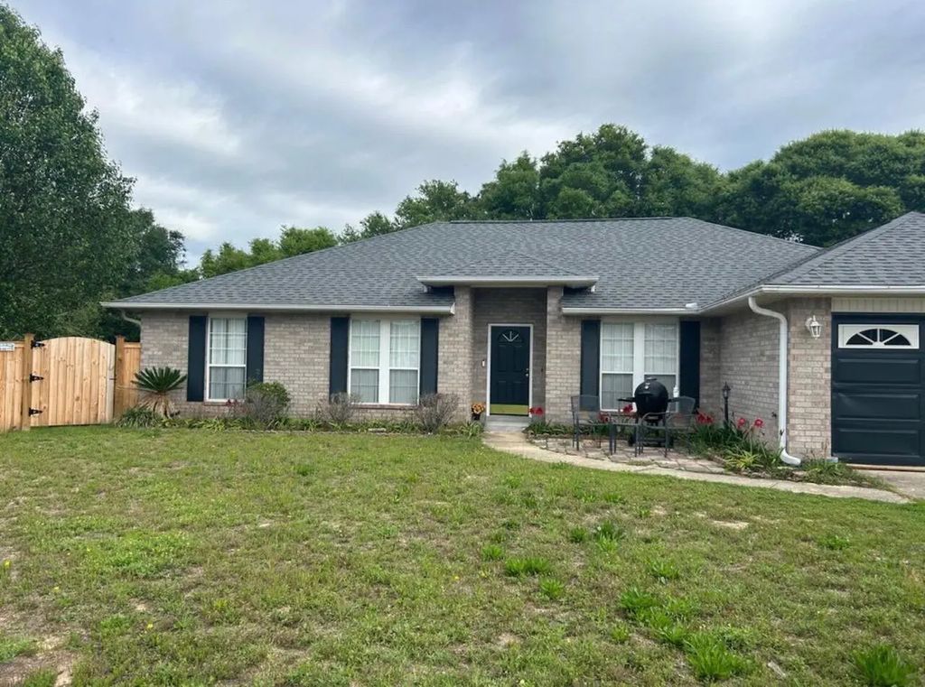 819 Travis Court, Crestview