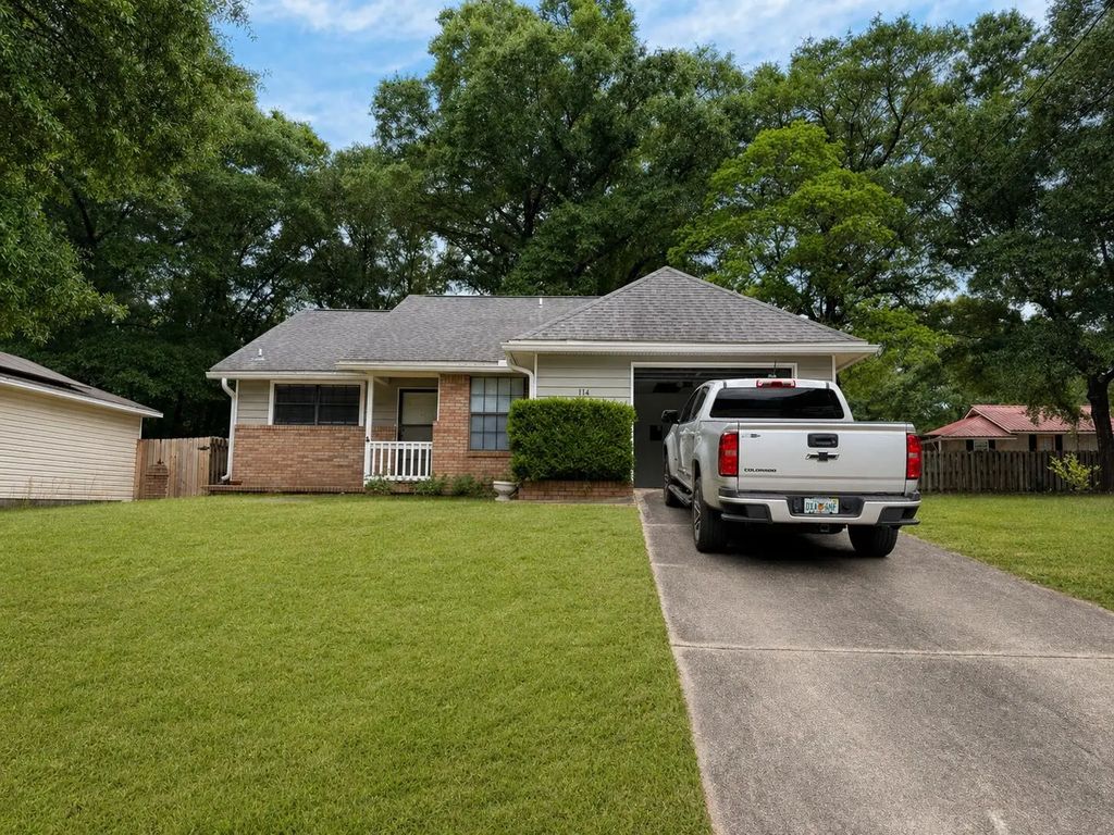 114 Fairoaks Drive, Crestview
