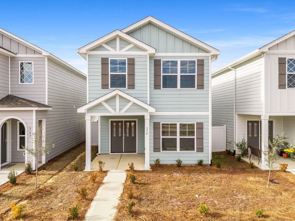 379 Arrowwood Boulevard, Freeport