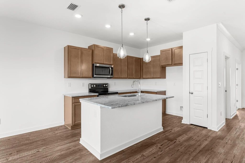 6 of 50 - 379 Arrowwood Boulevard, Freeport, FL