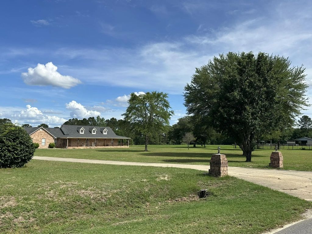 420 Gomillion Road, Florala