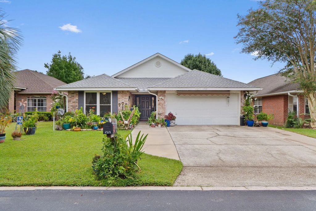 1739 Ivalea Circle, Navarre