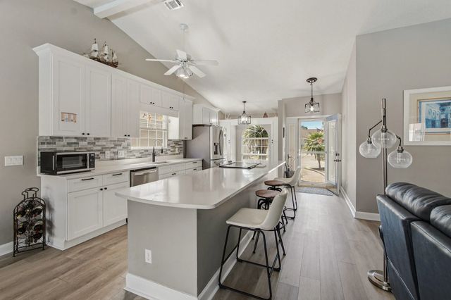 Photo of Listing #1002587
