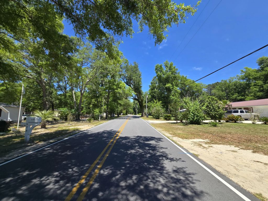 3 of 4 - 613 Old Jolly Bay Road, Freeport, FL