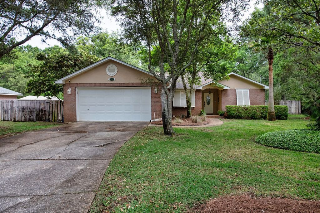 7682 Manatee Street, Navarre