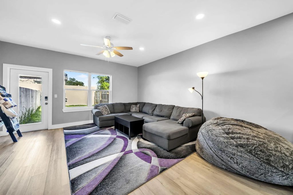 14 of 55 - 207 Ann Circle 9, Destin, FL