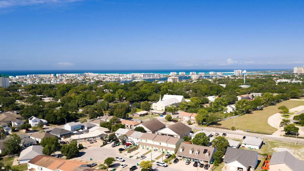 36 of 55 - 207 Ann Circle 9, Destin, FL
