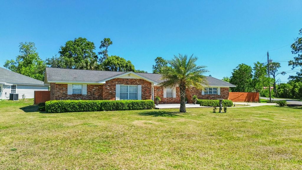 2704 Drummond Avenue, Panama City