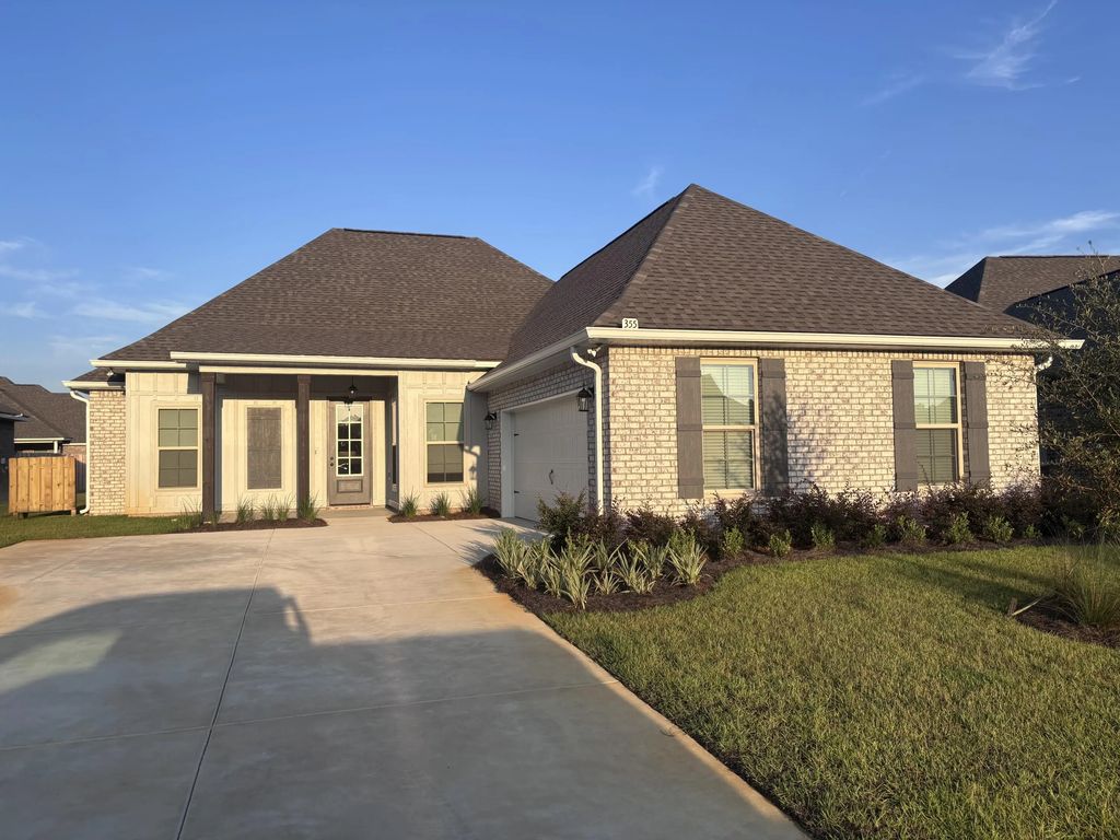 355 E Tweet Street, Freeport