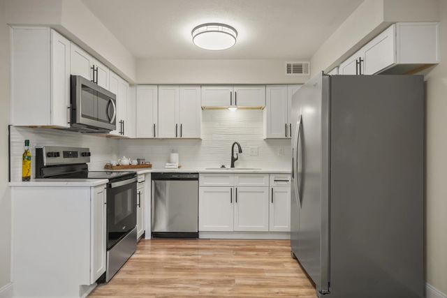 Photo of Listing #1002964