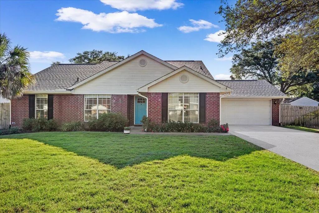 2832 Winners Circle Drive, Navarre