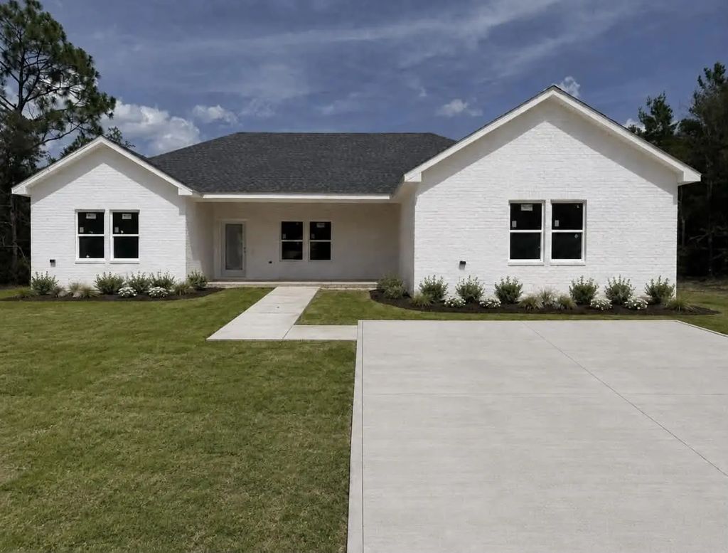 290 E Picasso Circle, DeFuniak Springs