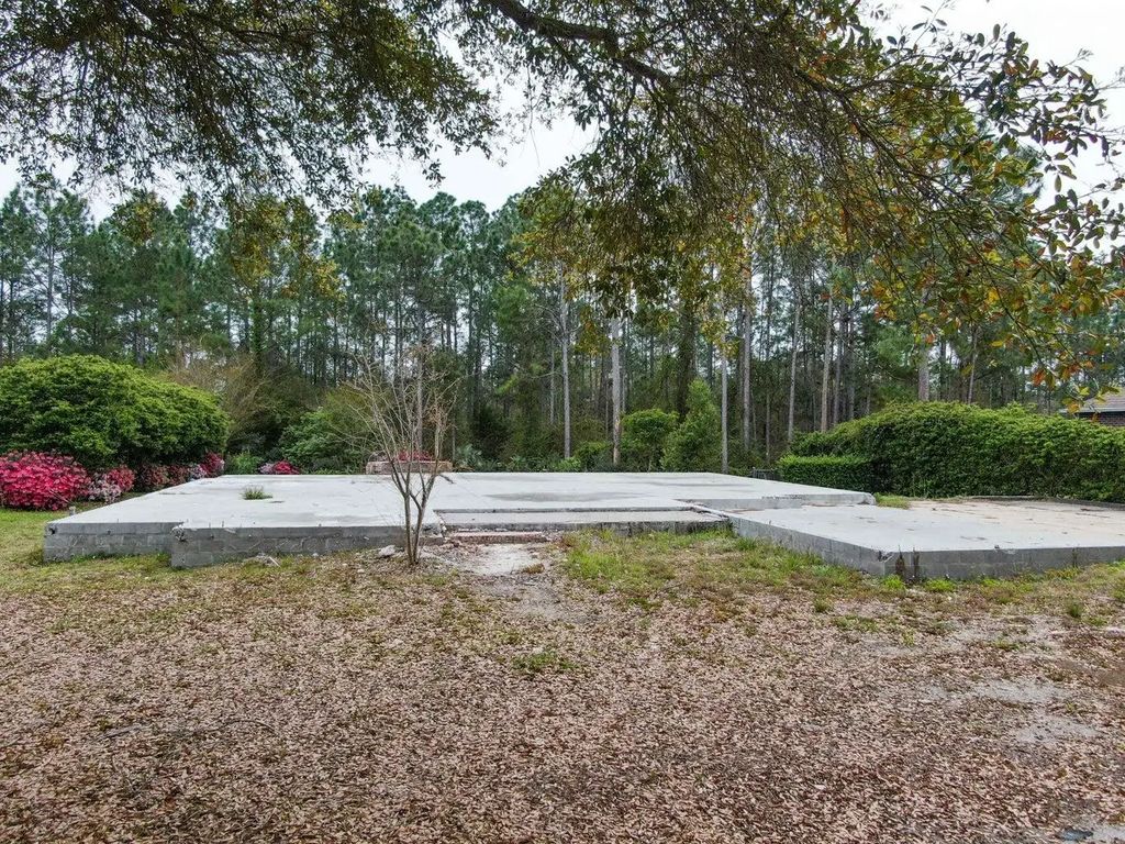 8 of 17 - 69 E Club House Drive, Freeport, FL