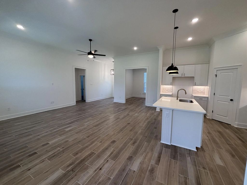 6 of 27 - 30 W Tweet Street, Freeport, FL