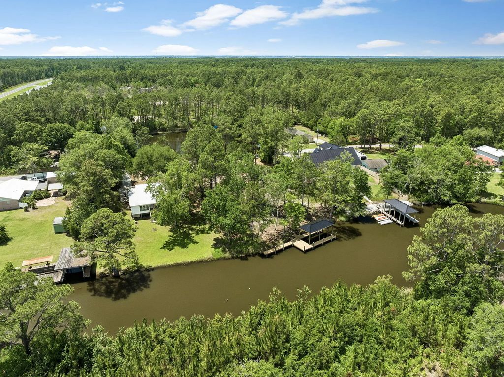 4 of 28 - 92 Waterside Lane, Freeport, FL