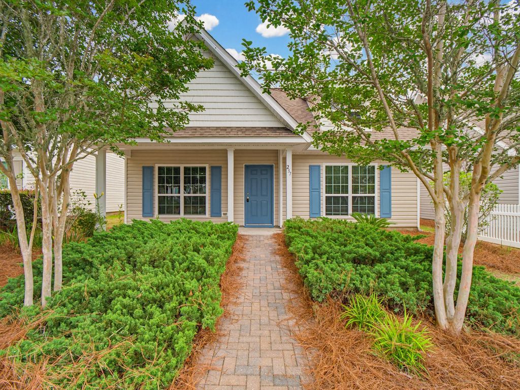 237 Nelly Street, Freeport