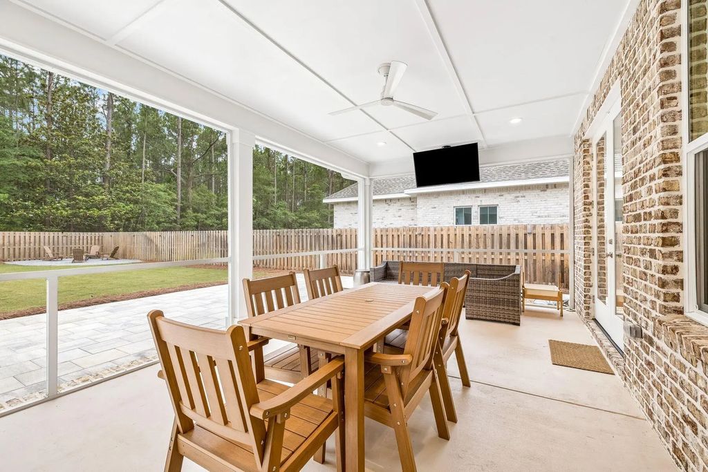 11 of 33 - 39 W Captain Fritz Way, Freeport, FL