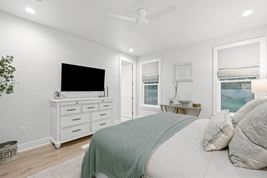 14 of 33 - 39 W Captain Fritz Way, Freeport, FL