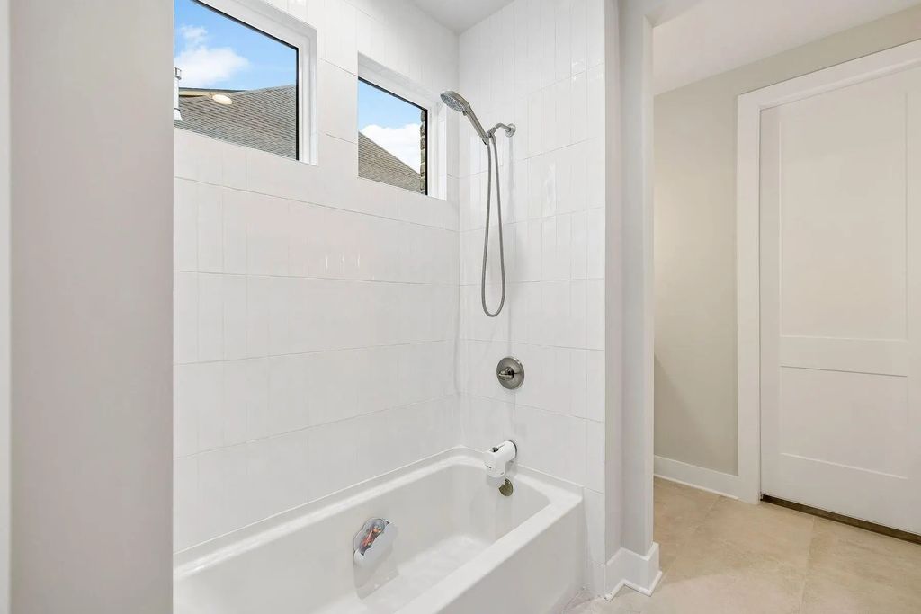 19 of 33 - 39 W Captain Fritz Way, Freeport, FL