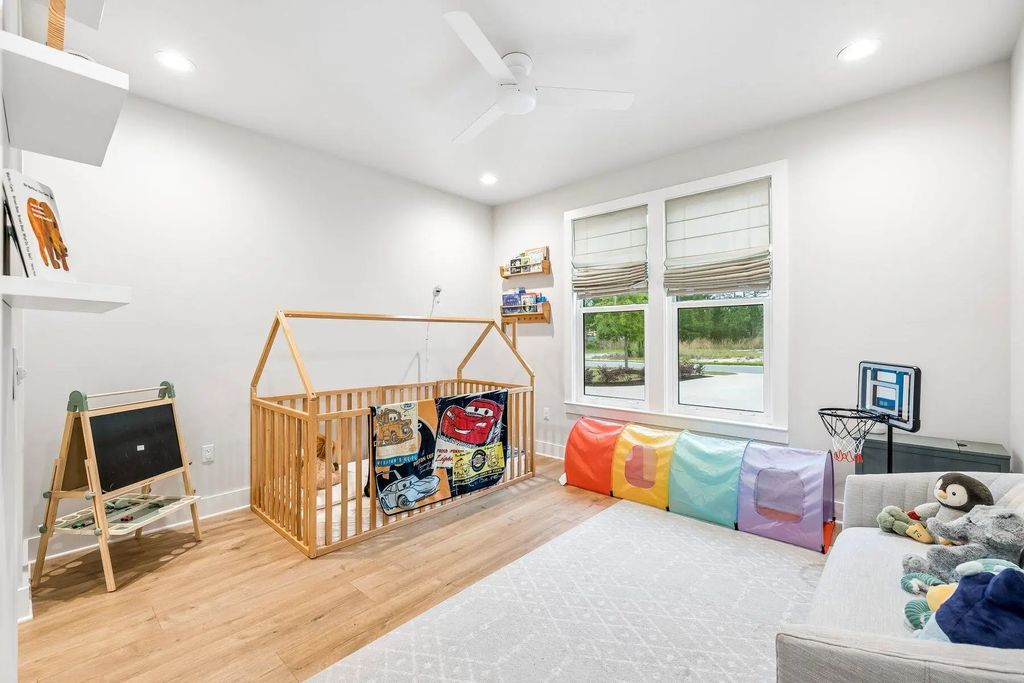 21 of 33 - 39 W Captain Fritz Way, Freeport, FL