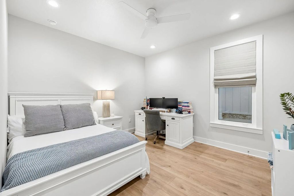 22 of 33 - 39 W Captain Fritz Way, Freeport, FL