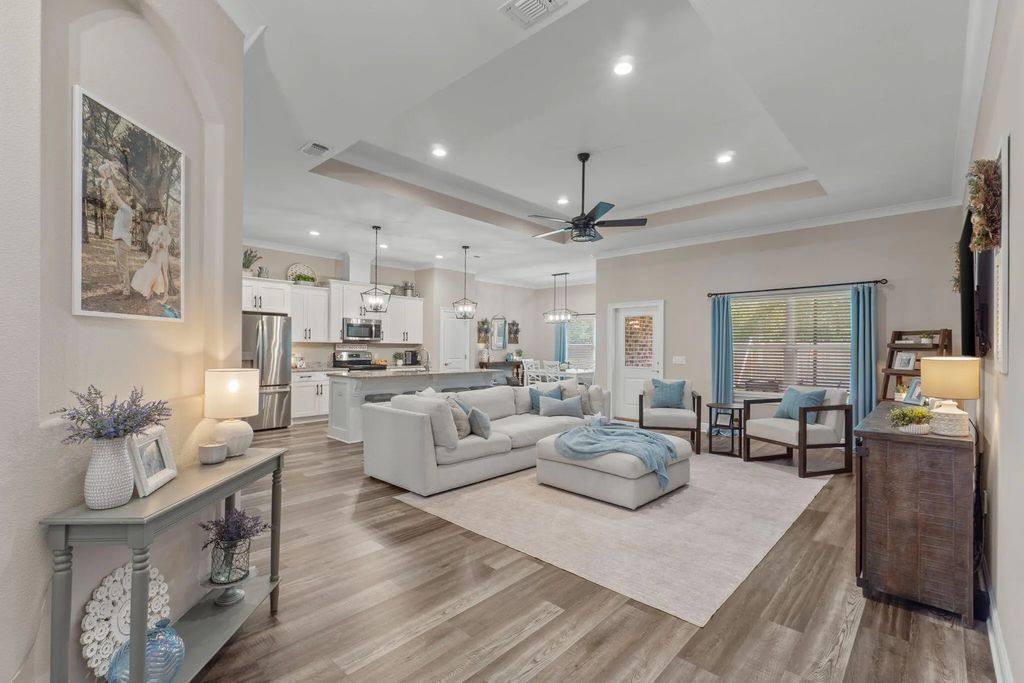 9073 E River Drive, Navarre